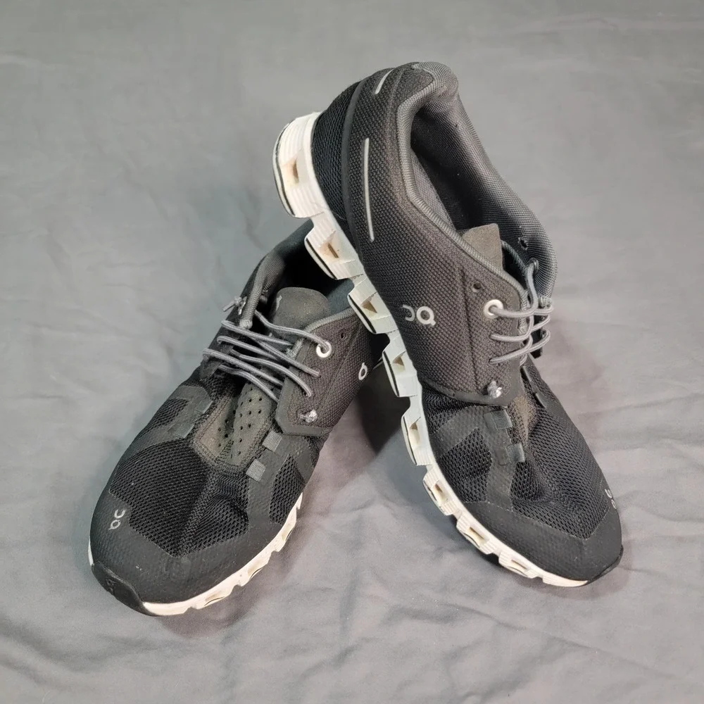 On Cloud 5 Women's Size 9 Black Athletic Running Shoes‎ Sneakers Comfort
